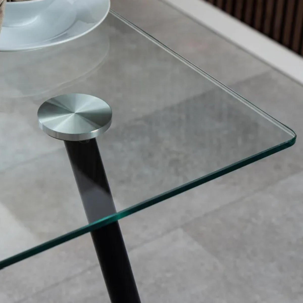 DINING TABLE WITH ADJUSTABLE FEET-DT010